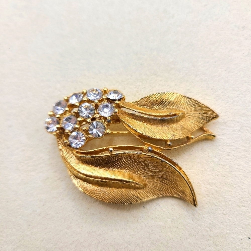 Vintage Goldtone Brooch Pin w/ Rhinestones